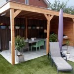 kleine Douglas veranda met tuinset en bloembakken